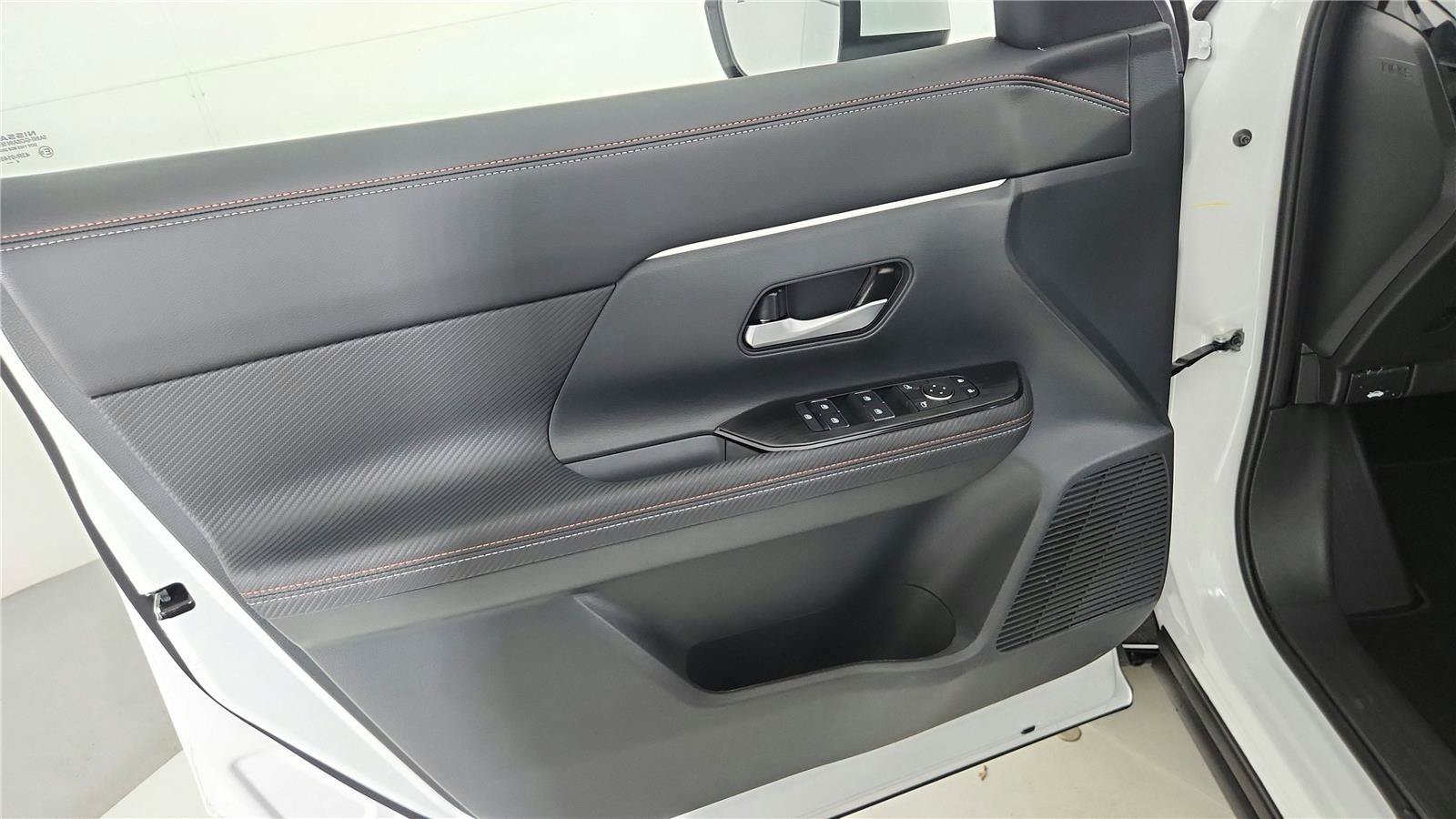 Used 2025 Nissan Kicks SR AWD/4WD image 18