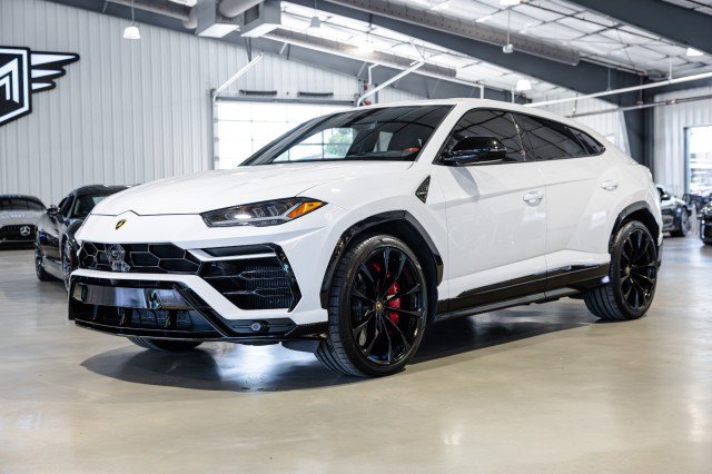Used 2022 Lamborghini Urus AWD/4WD image 2