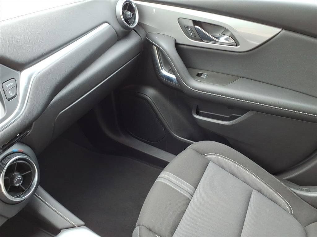 Used 2025 Chevrolet Blazer LT FWD image 33