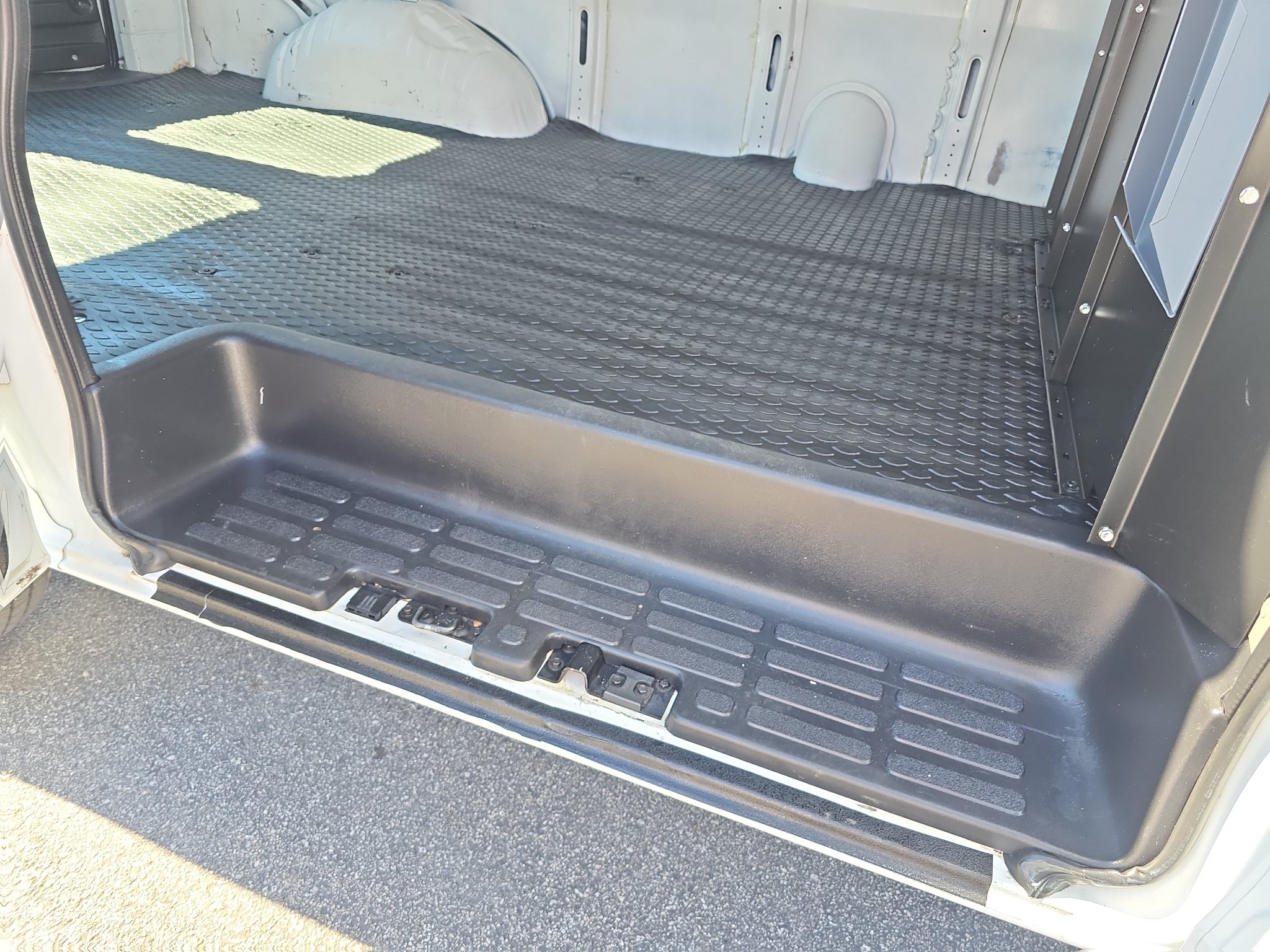 Used 2016 Chevrolet Express 2500 RWD image 14