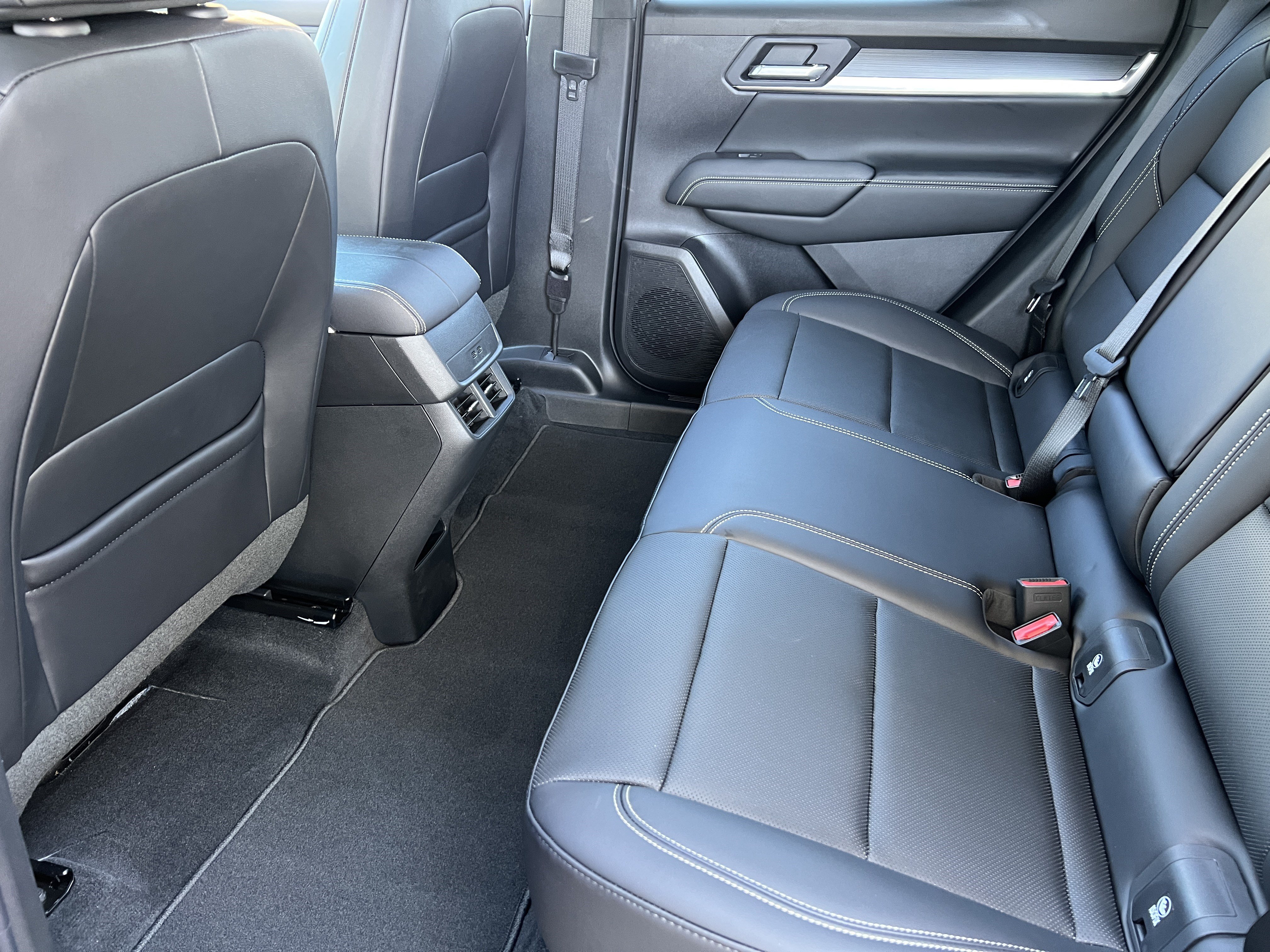 New 2026 GMC Terrain Elevation w/ Elevation Premium Package AWD/4WD image 17