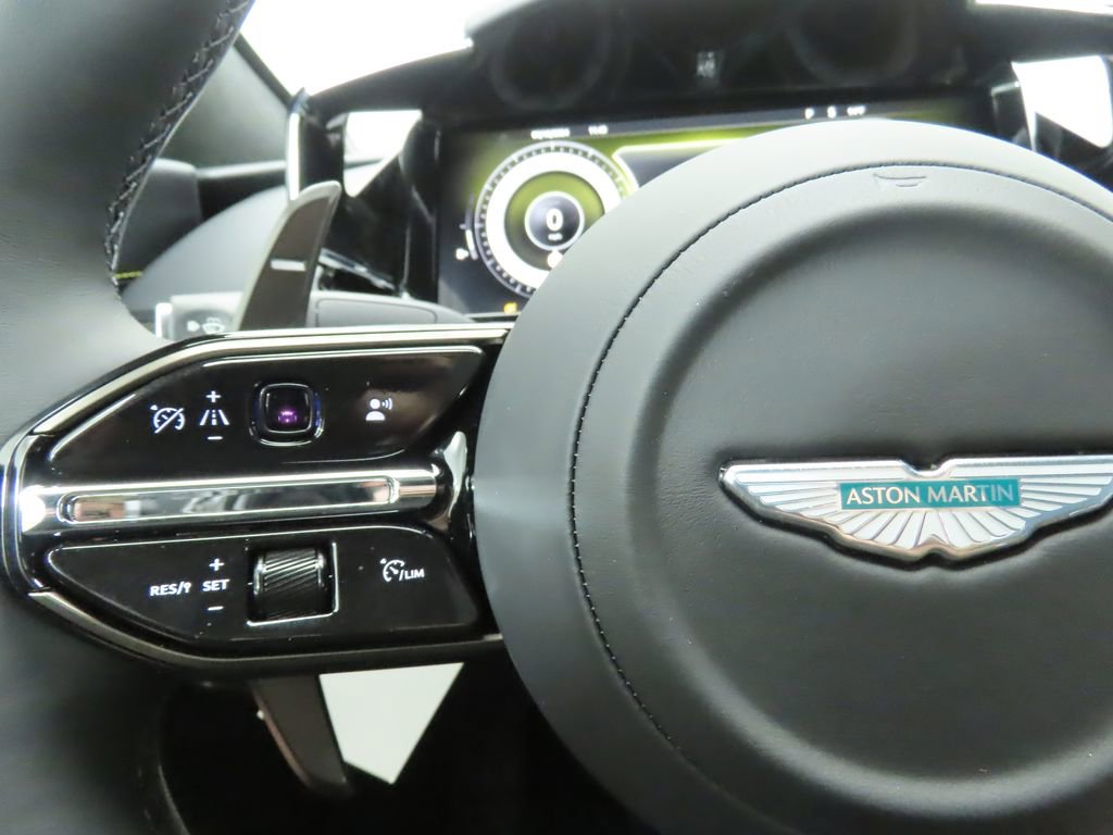 Used 2025 Aston Martin V8 Vantage Coupe image 11