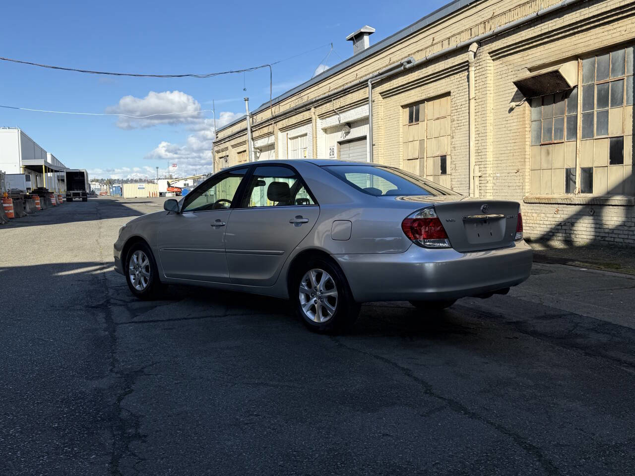 Used 2005 Toyota Camry XLE FWD image 6
