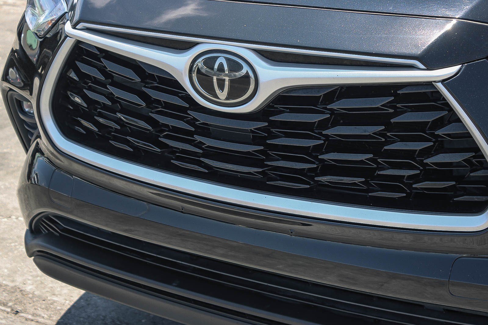 Used 2021 Toyota Highlander XLE FWD image 6