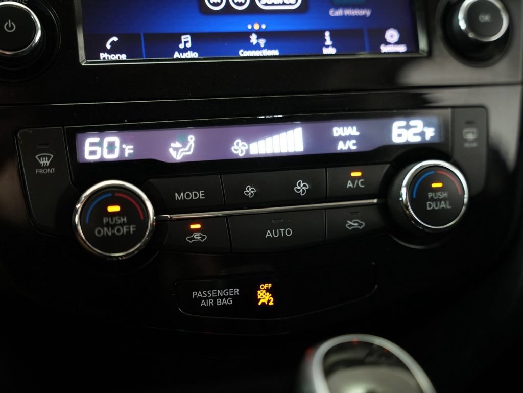 Used 2020 Nissan Rogue SV FWD image 23