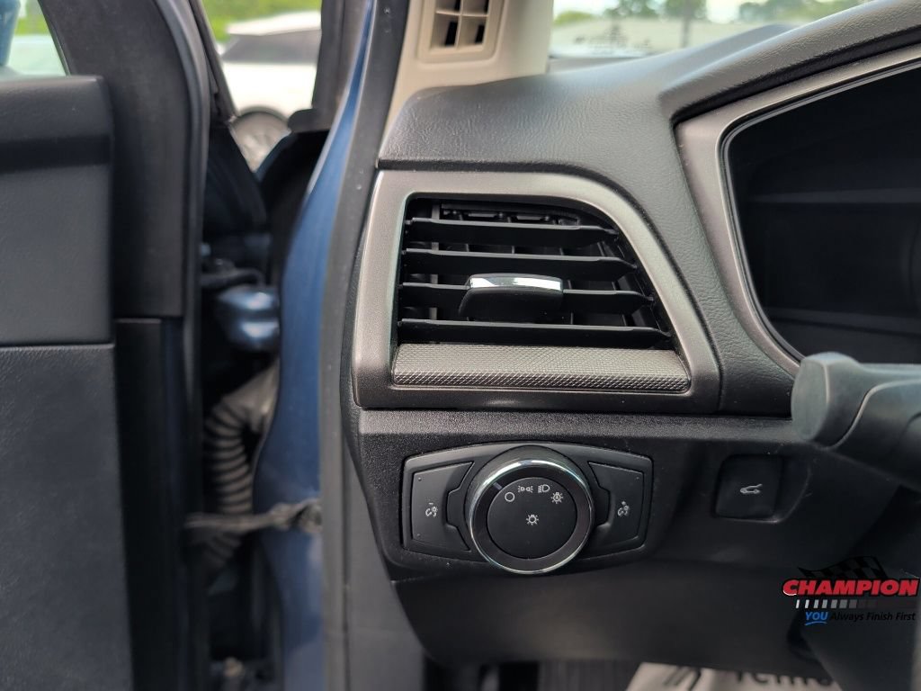 Used 2018 Ford Fusion SE w/ Fusion SE Technology Package FWD image 22