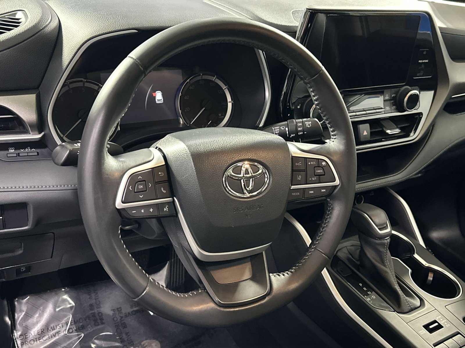 Used 2023 Toyota Highlander XLE image 18