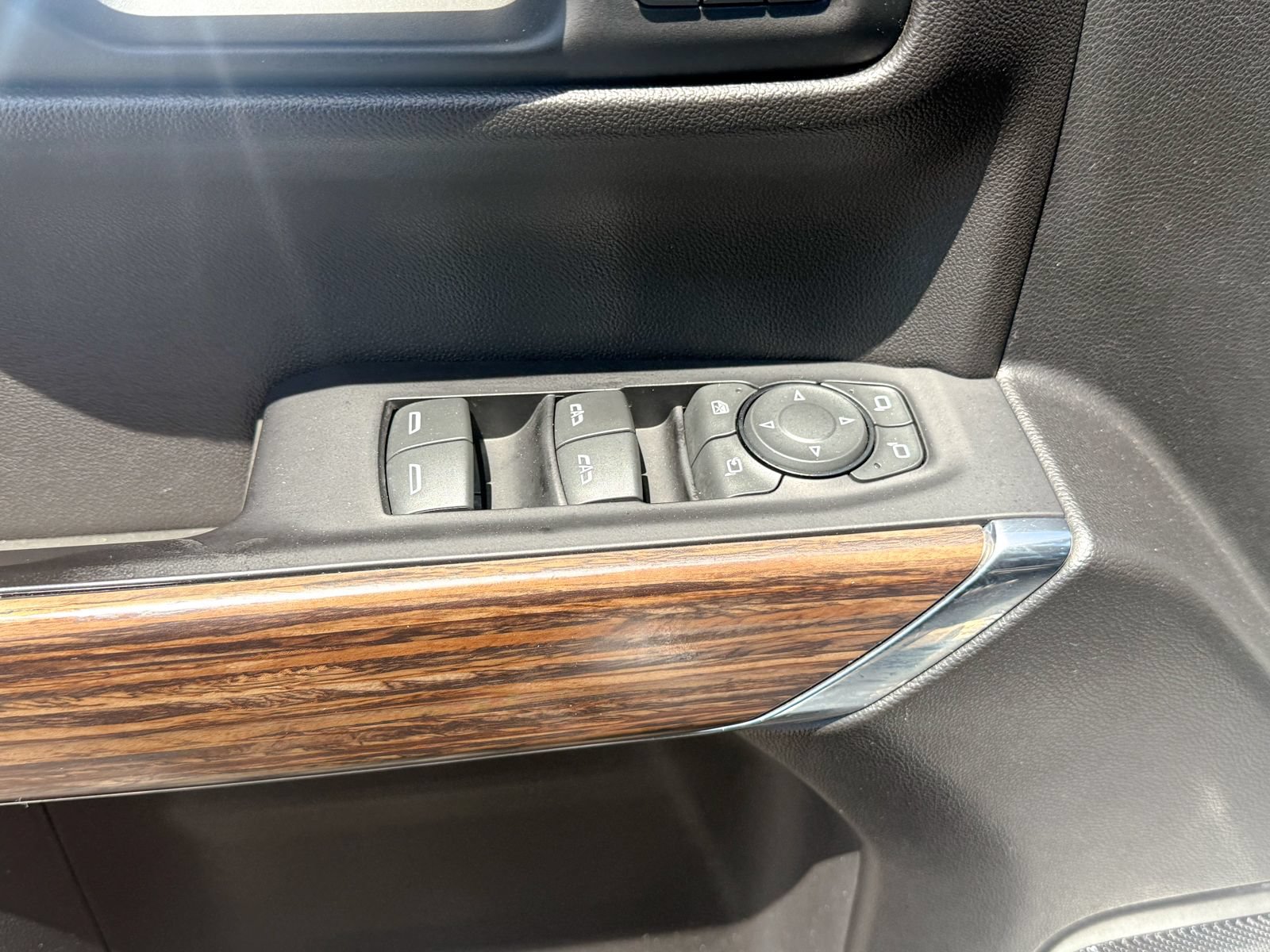Certified 2019 Chevrolet Silverado 1500 High Country w/ Technology Package AWD/4WD image 15