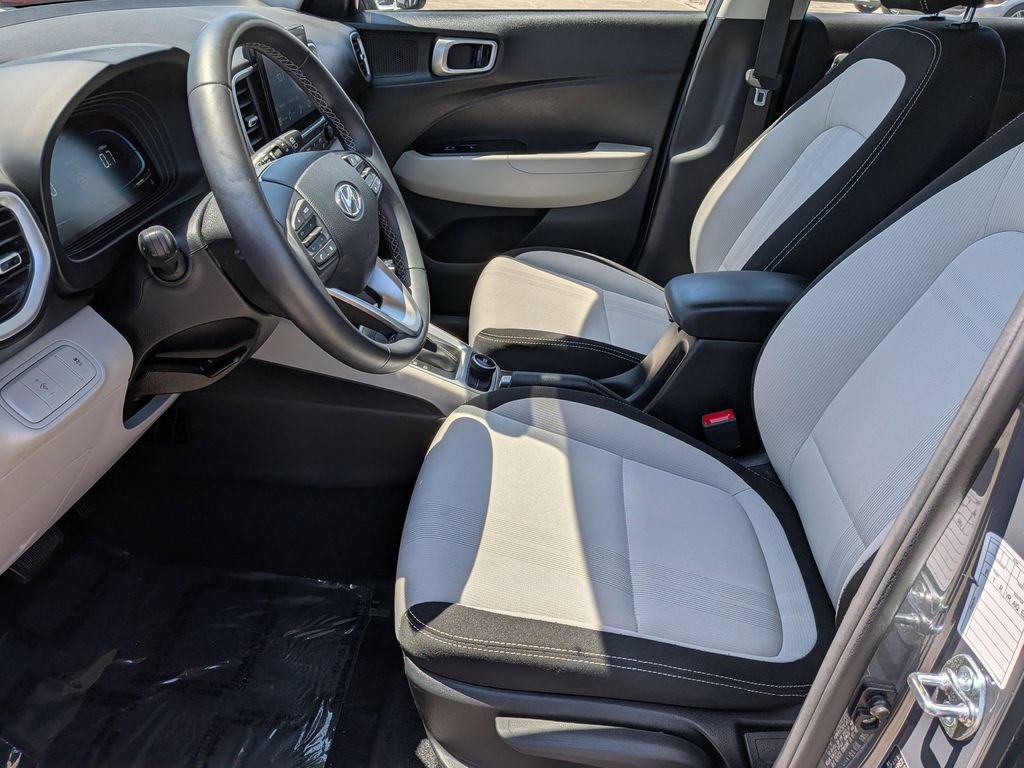 Used 2025 Hyundai Venue SEL FWD image 23