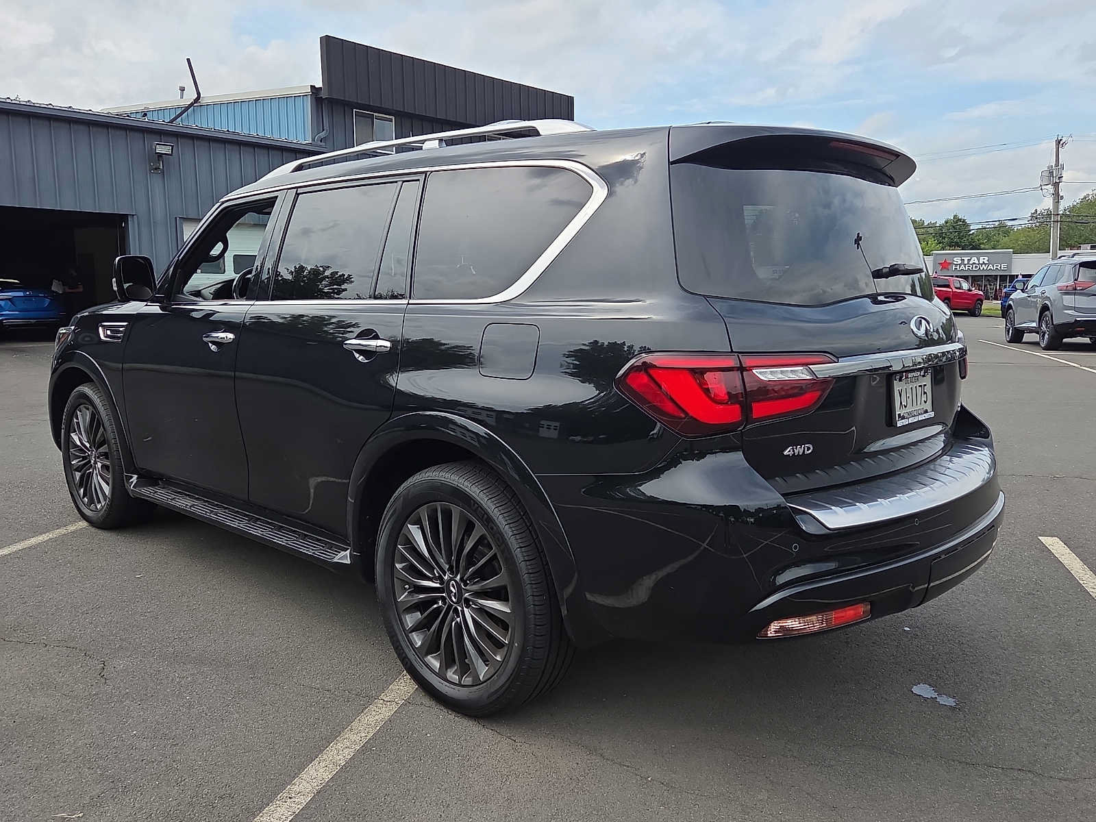 Used 2024 INFINITI QX80 Sensory AWD/4WD image 6