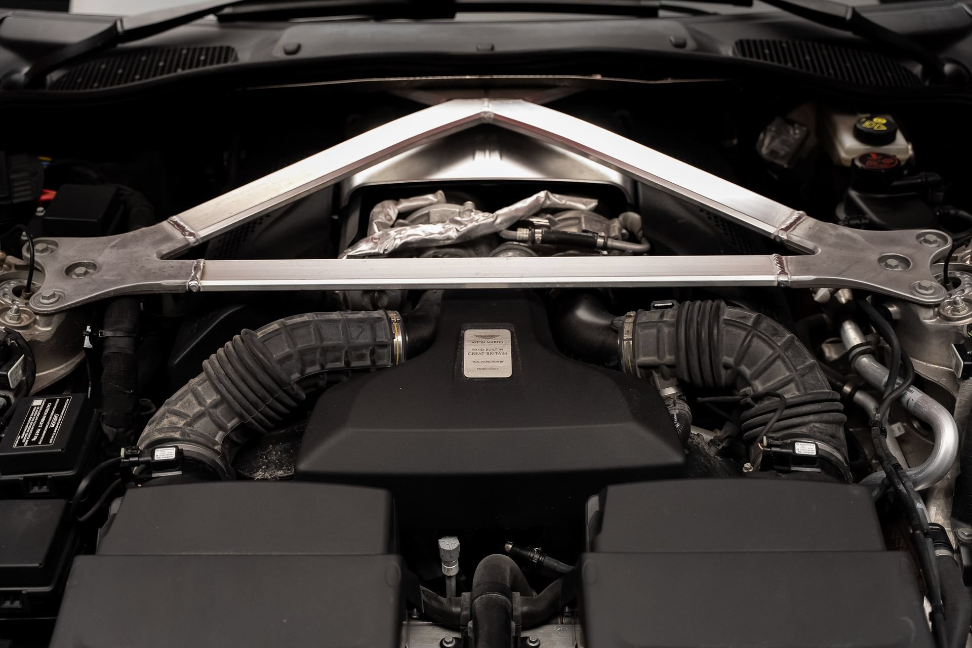 Used 2023 Aston Martin V8 Vantage Coupe RWD image 64