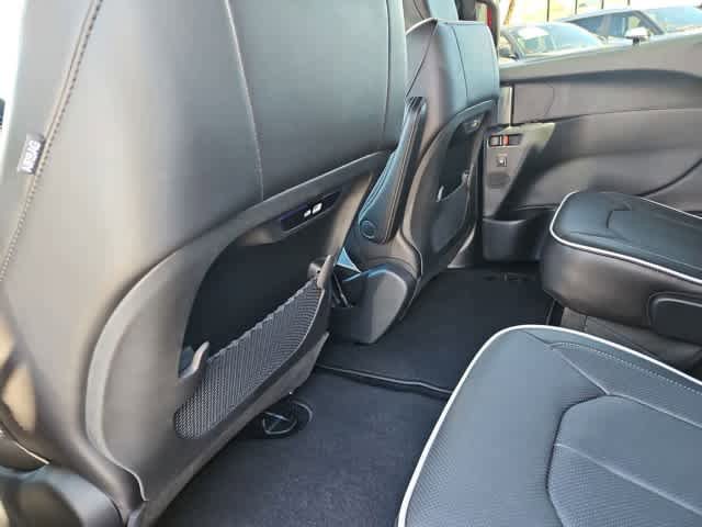 New 2026 Chrysler Pacifica Limited AWD/4WD image 18