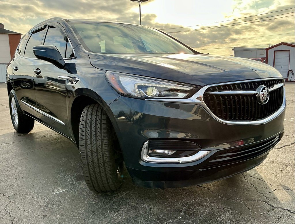 Used 2021 Buick Enclave Essence w/ Sound and Sites Package image 2