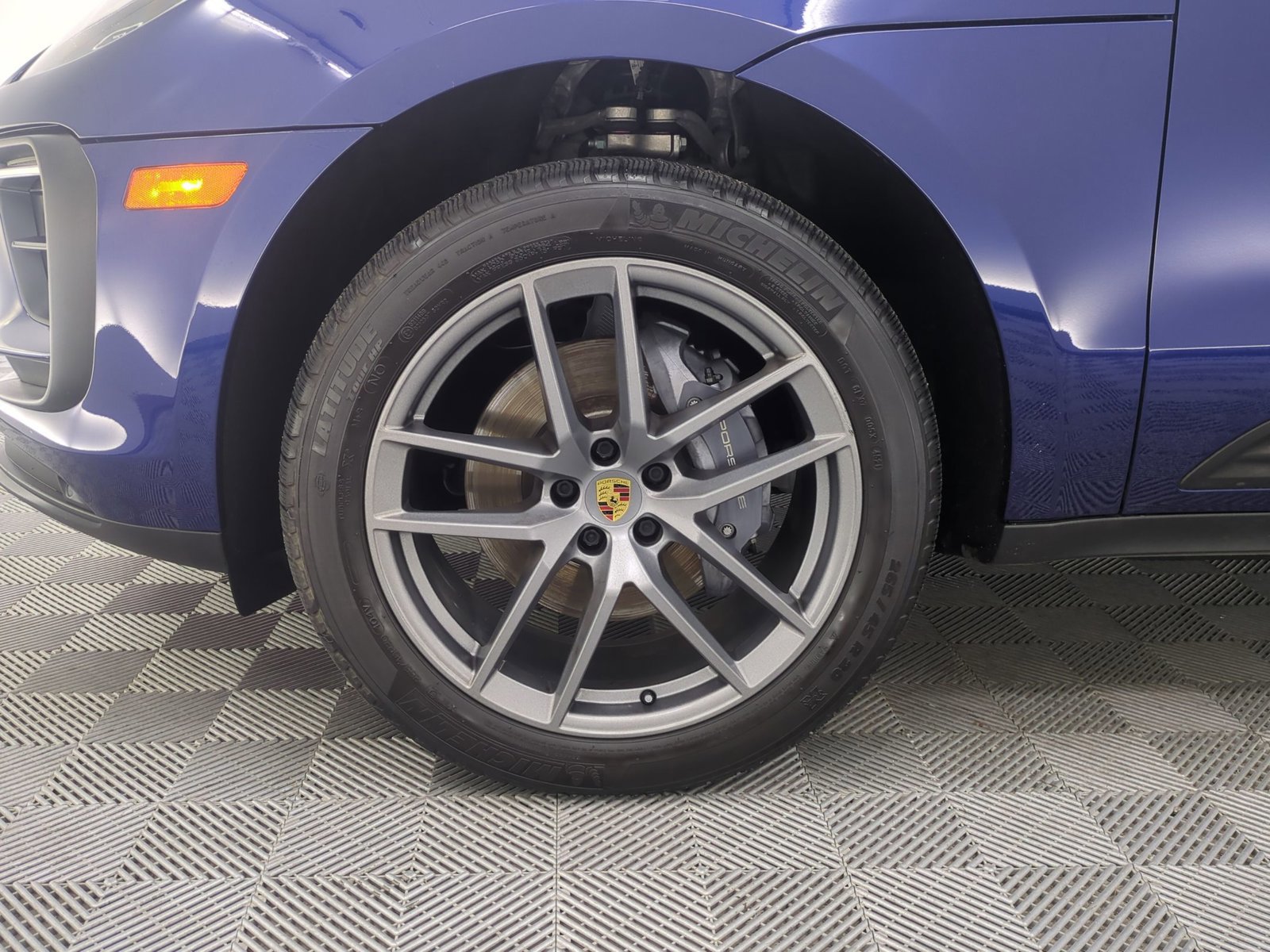 Certified 2022 Porsche Macan AWD/4WD image 28