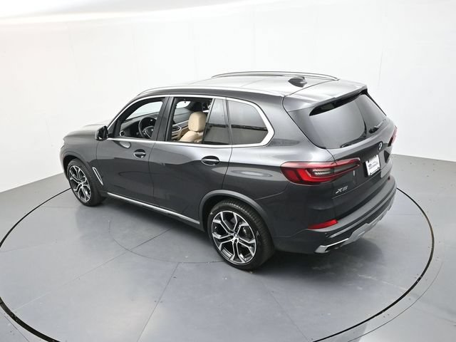 Used 2022 BMW X5 xDrive40i w/ Executive Package AWD/4WD image 45
