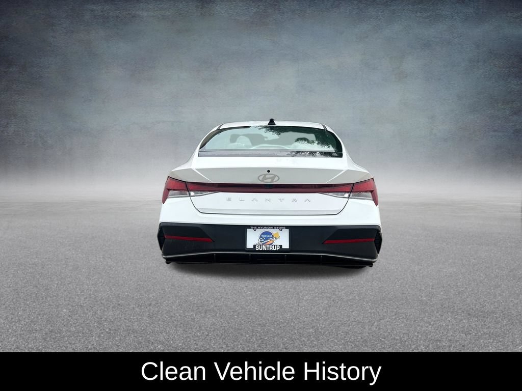 Used 2025 Hyundai Elantra SE FWD image 4