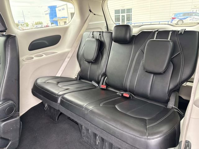 Used 2024 Chrysler Pacifica Touring-L image 16
