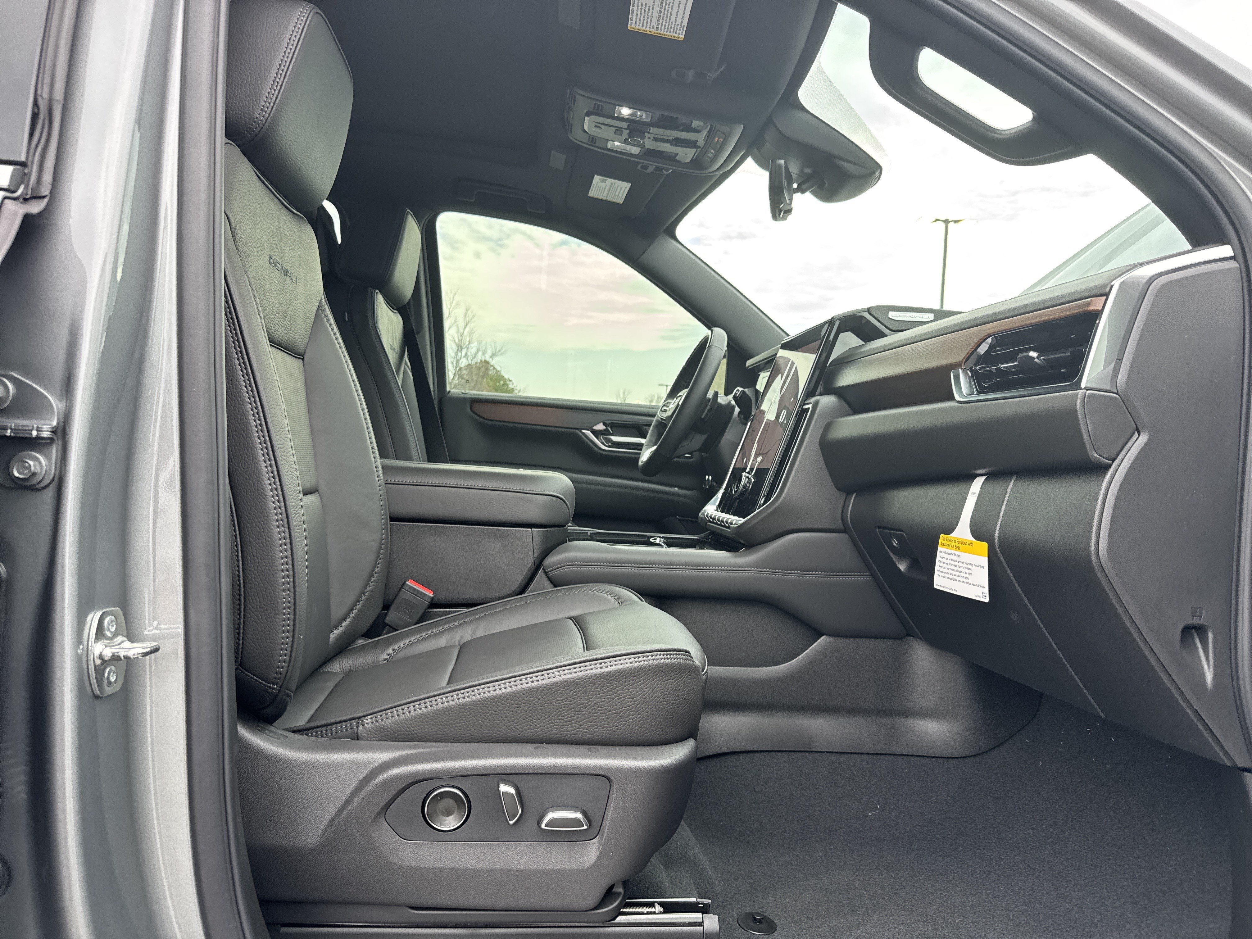 New 2026 GMC Yukon XL Denali w/ Advanced Technology Package AWD/4WD image 32
