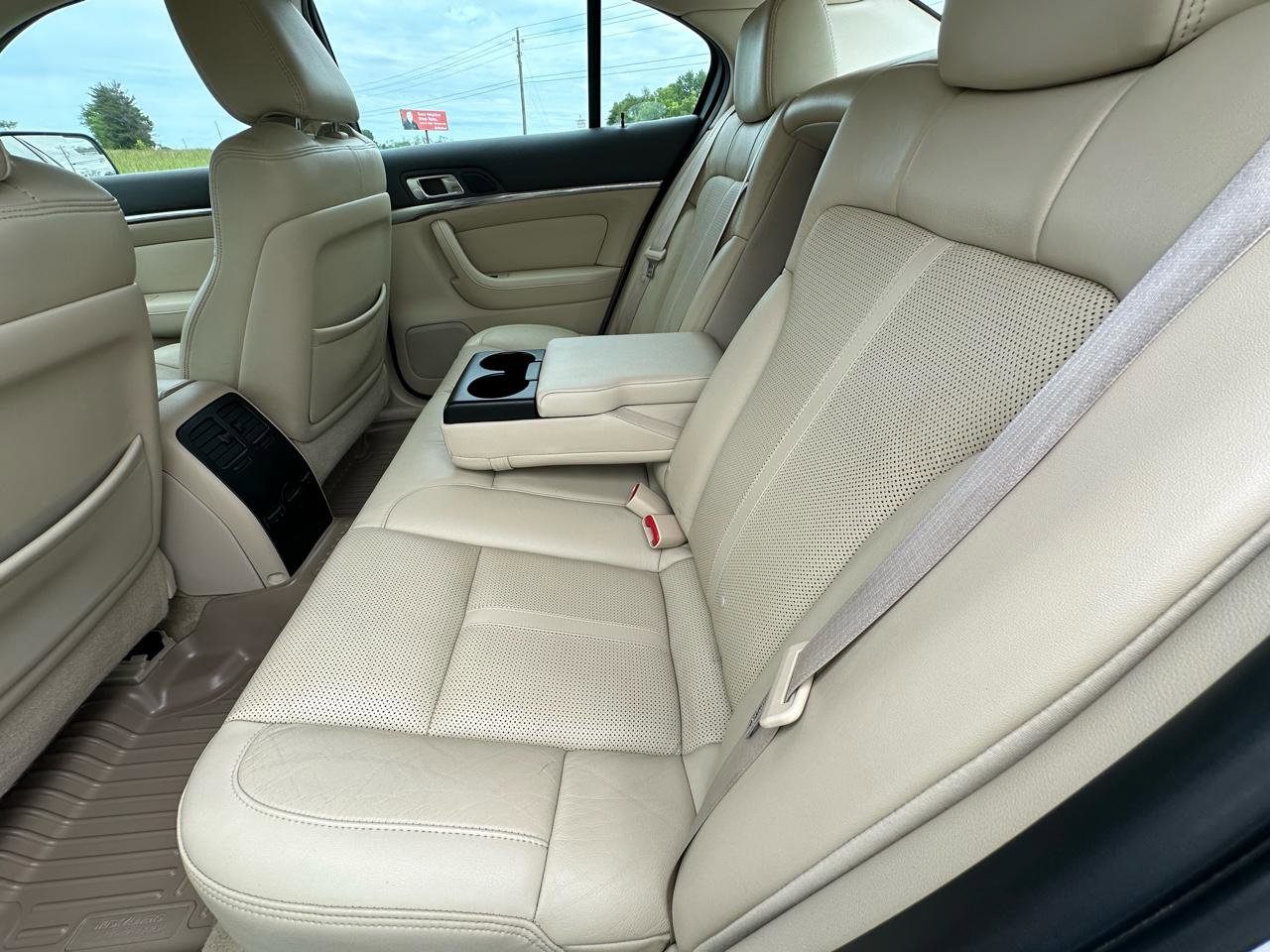 Used 2010 Lincoln MKS FWD image 41