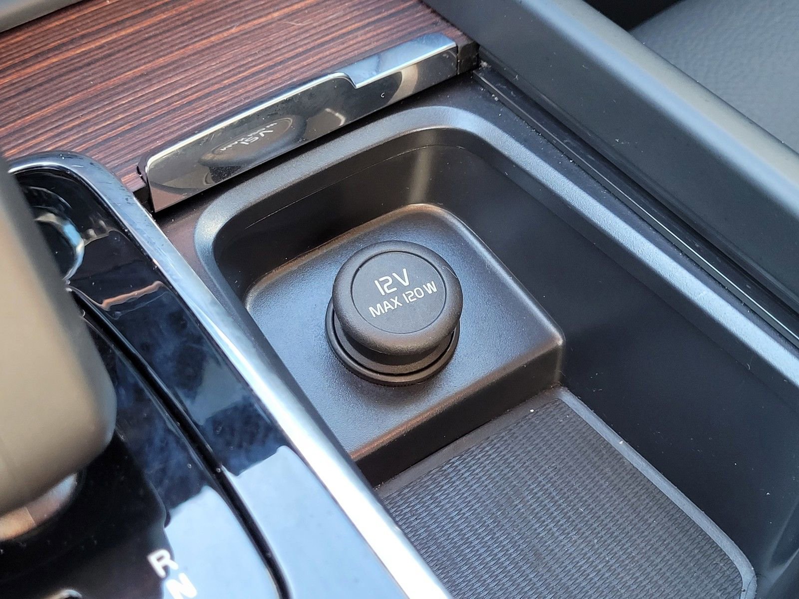 Used 2025 Volvo V60 B5 Cross Country Plus image 27