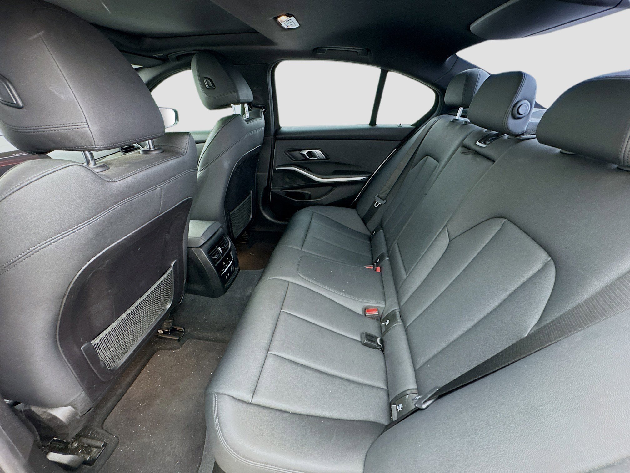 Used 2020 BMW 330i Sedan w/ M Sport Package image 16