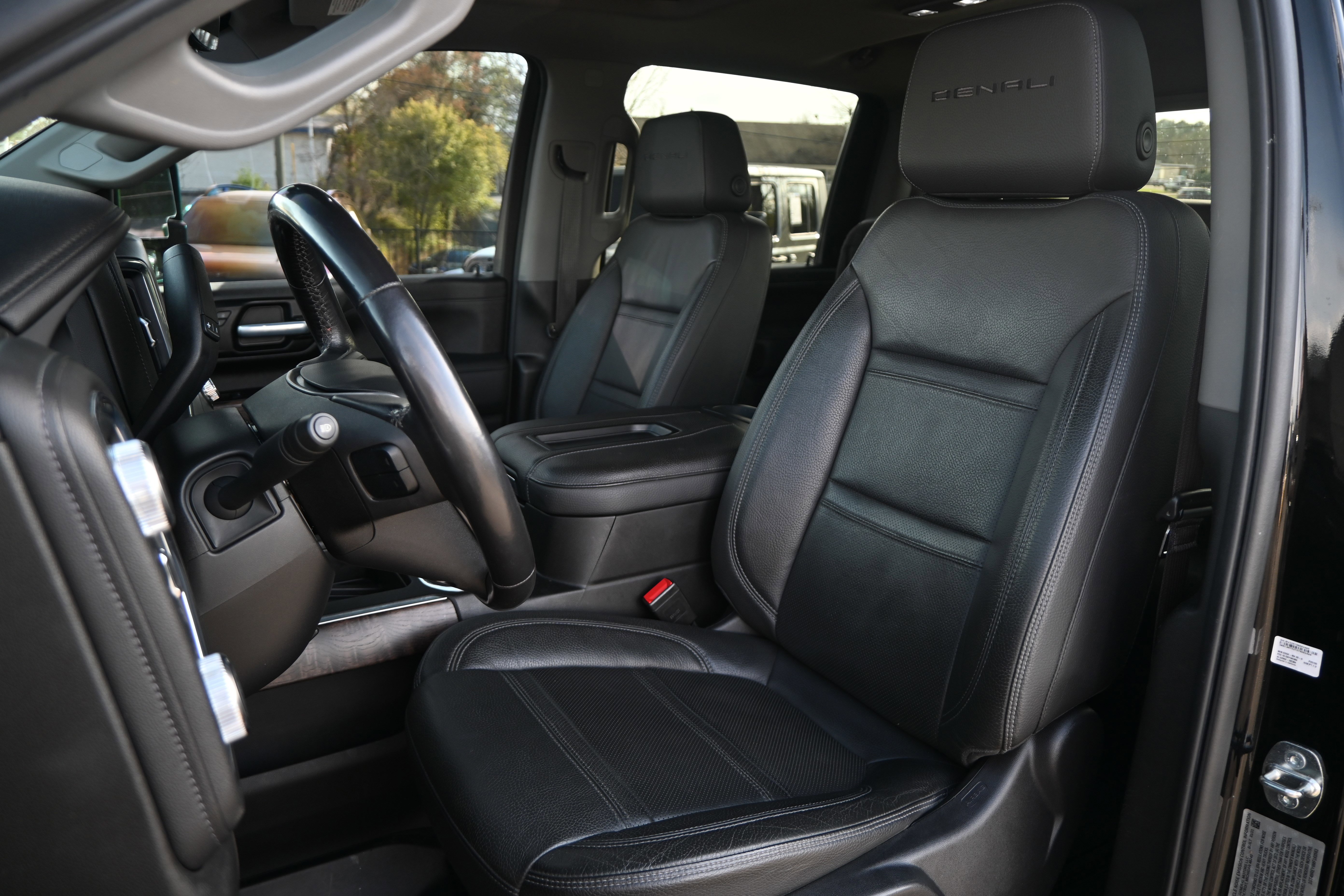 Used 2021 GMC Sierra 2500 Denali w/ Denali Black Diamond Edition AWD/4WD image 16