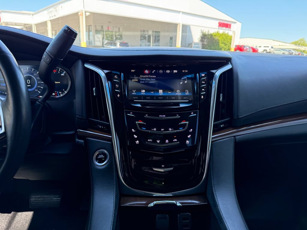 Used 2016 Cadillac Escalade Luxury AWD/4WD image 27