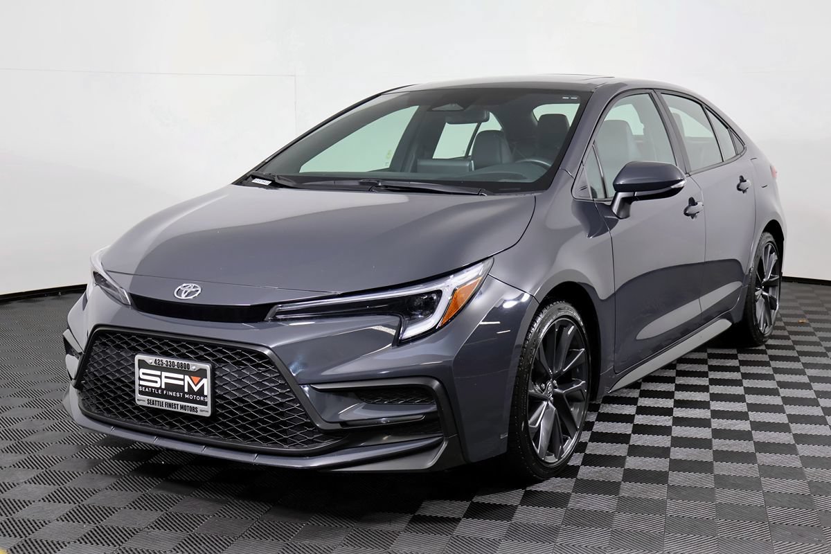 Used 2024 Toyota Corolla XSE FWD image 3
