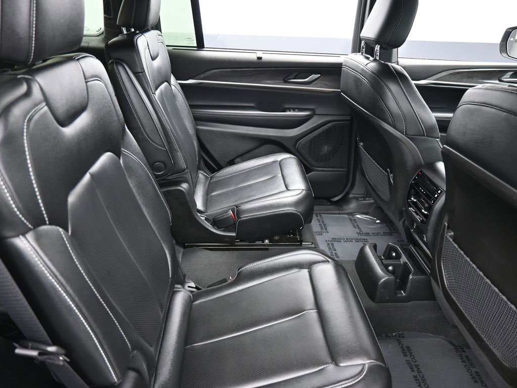 Certified 2024 Jeep Grand Cherokee L Limited w/ Luxury Tech Group II image 16