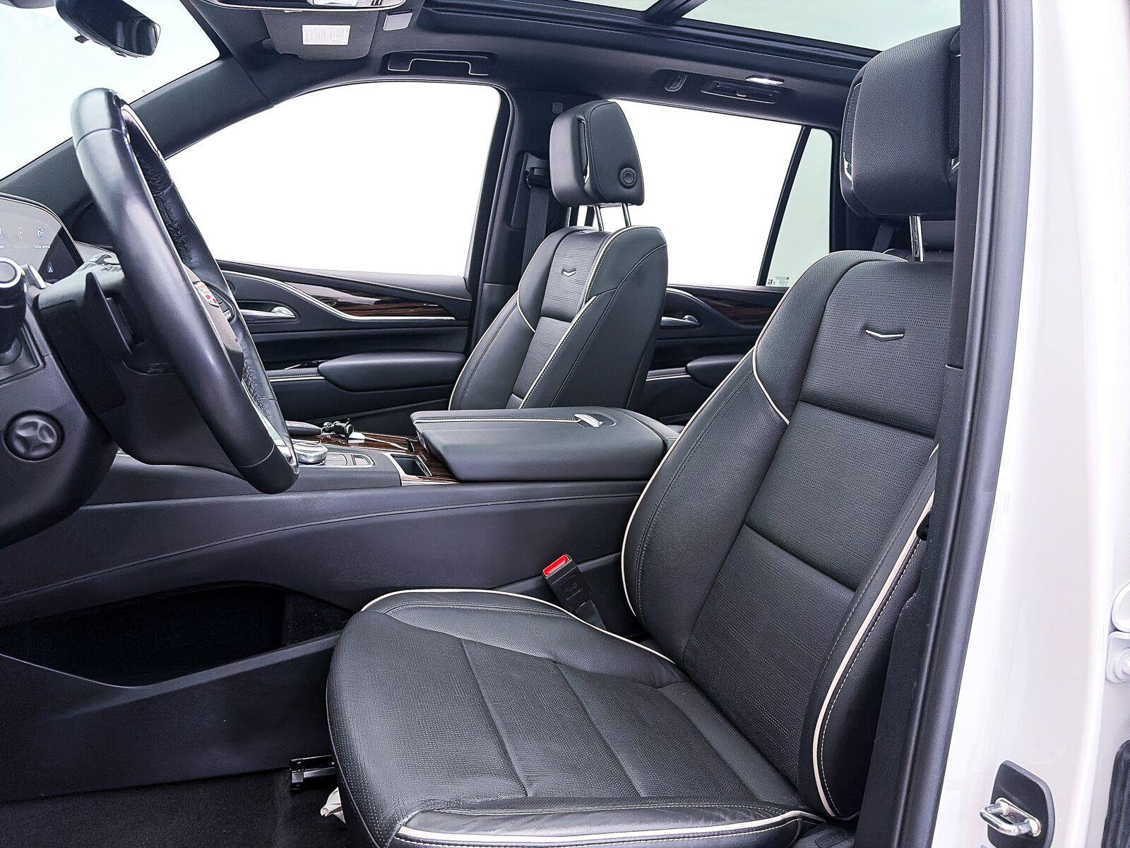 Used 2024 Cadillac Escalade Premium Luxury AWD/4WD image 20