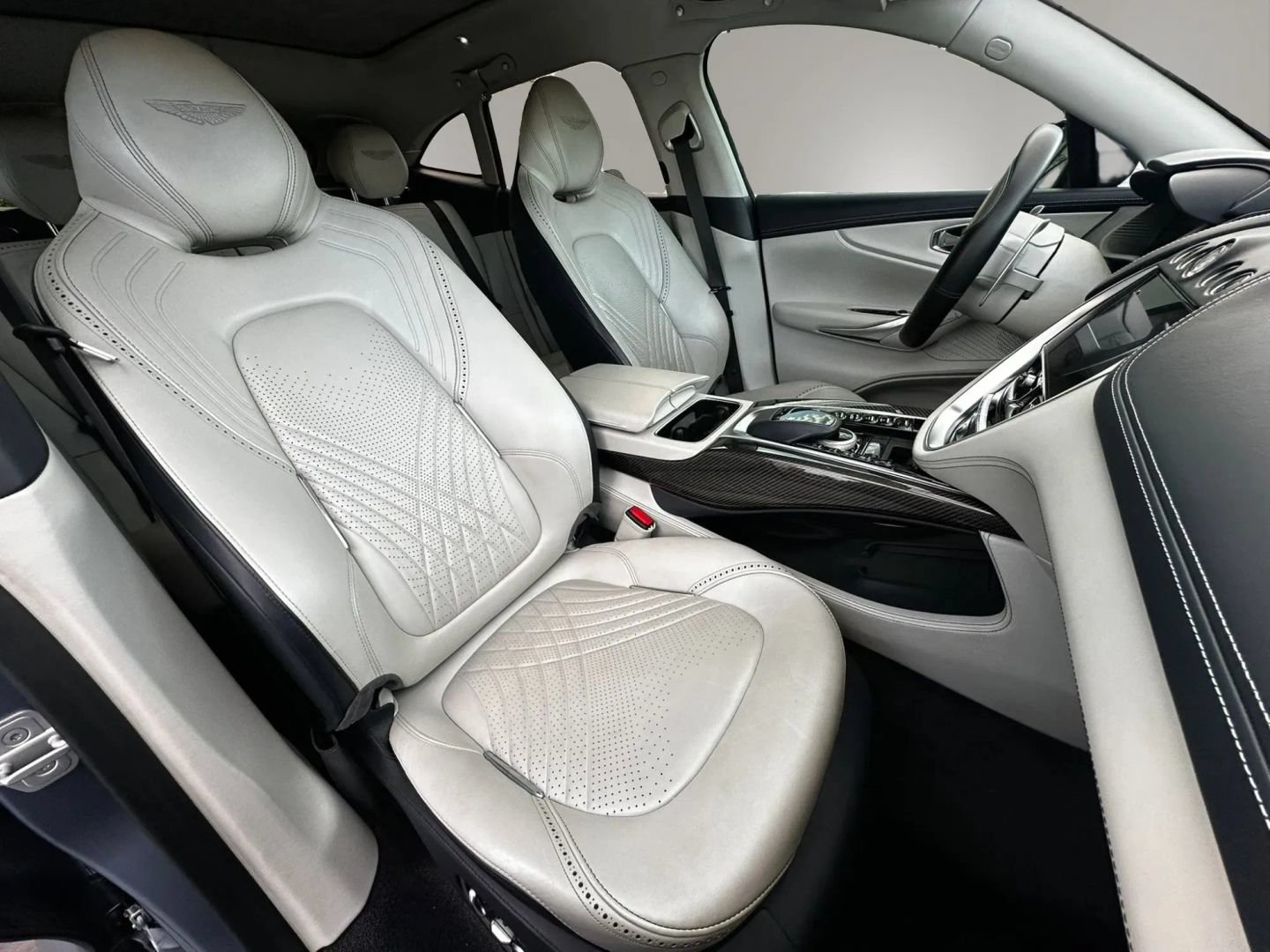 Used 2021 Aston Martin DBX AWD/4WD image 15