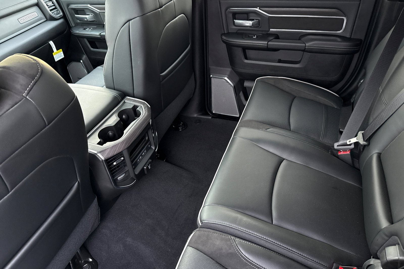 New 2026 RAM 2500 Laramie AWD/4WD image 8