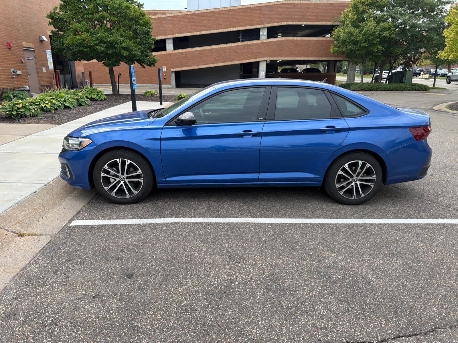 Certified 2023 Volkswagen Jetta Sport FWD image 5