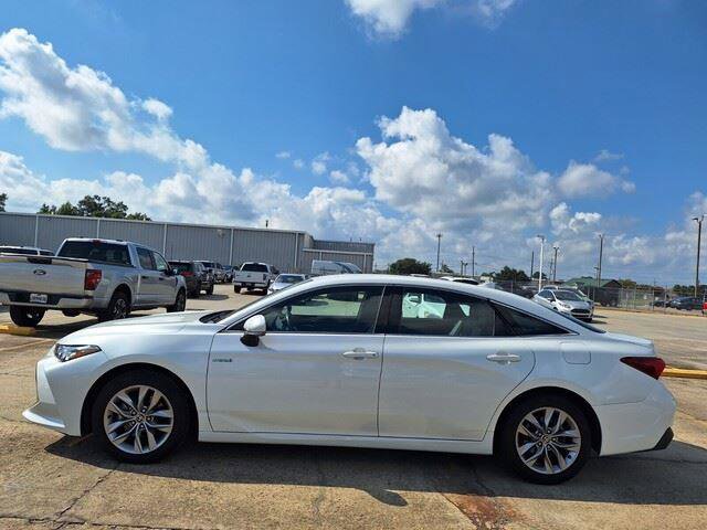 Used 2021 Toyota Avalon XLE w/ Carpet Mat Package (TMS) image 2