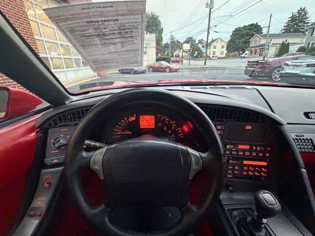 Used 2000 Chevrolet Corvette Coupe w/ Roof Pkg RWD image 11