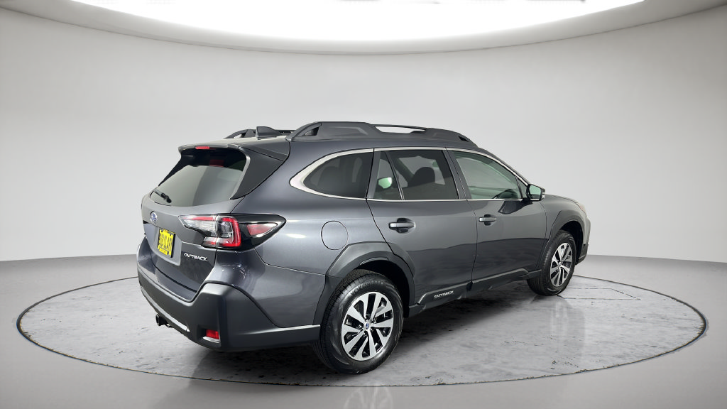 Used 2023 Subaru Outback Premium AWD/4WD image 7