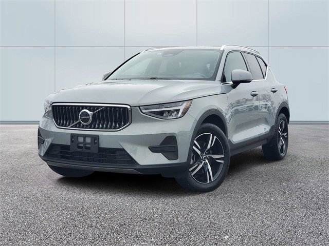 Used 2025 Volvo XC40 B5 Core