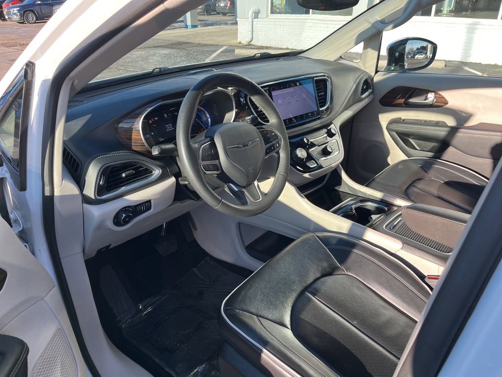 Used 2023 Chrysler Pacifica Limited image 34