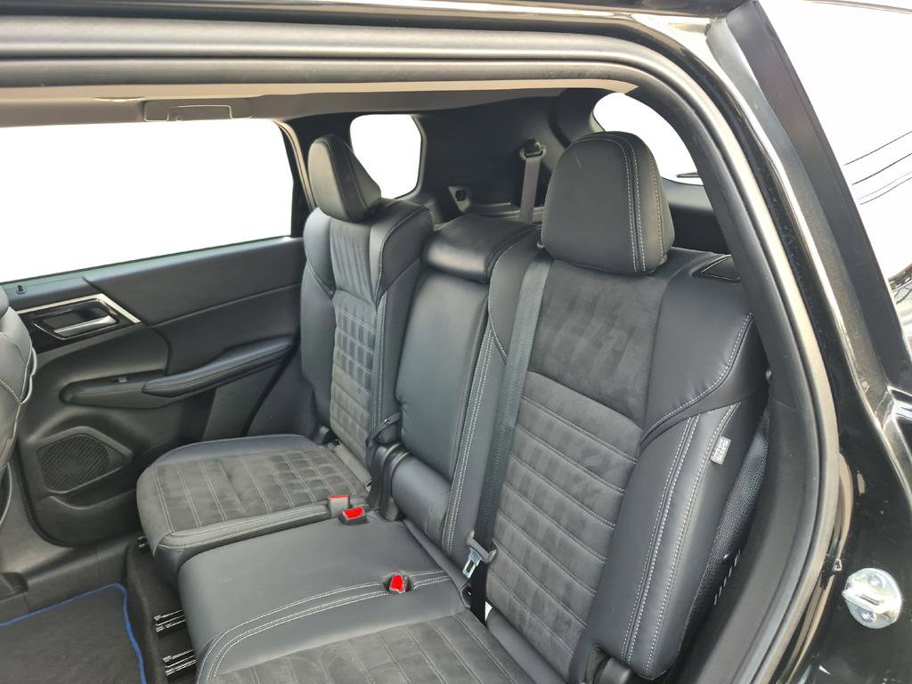 Used 2023 Mitsubishi Outlander SE image 27