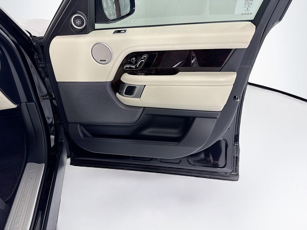 Used 2020 Land Rover Range Rover HSE image 26