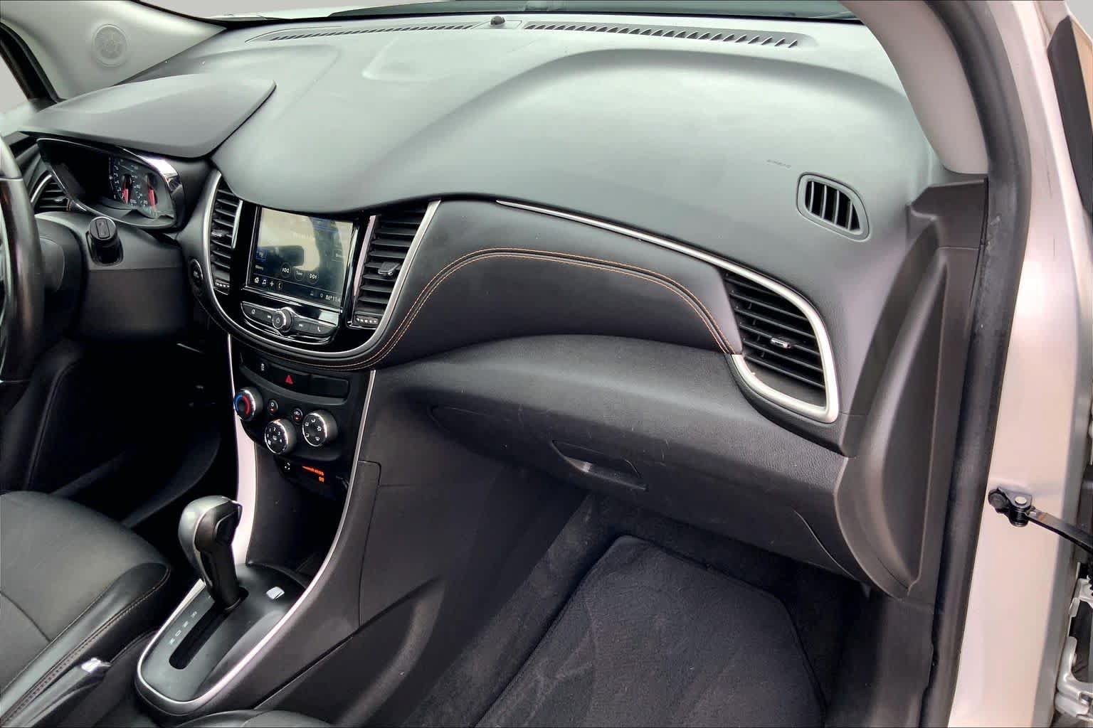 Used 2019 Chevrolet Trax LT w/ LT Convenience Package FWD image 18