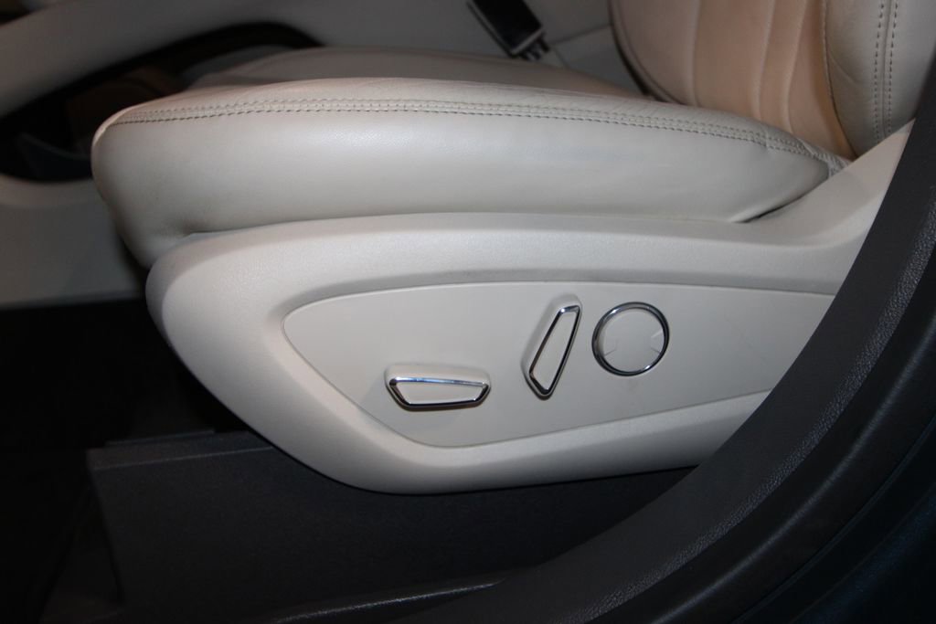 Used 2016 Lincoln MKX Reserve w/ Driver Assistance Package image 9