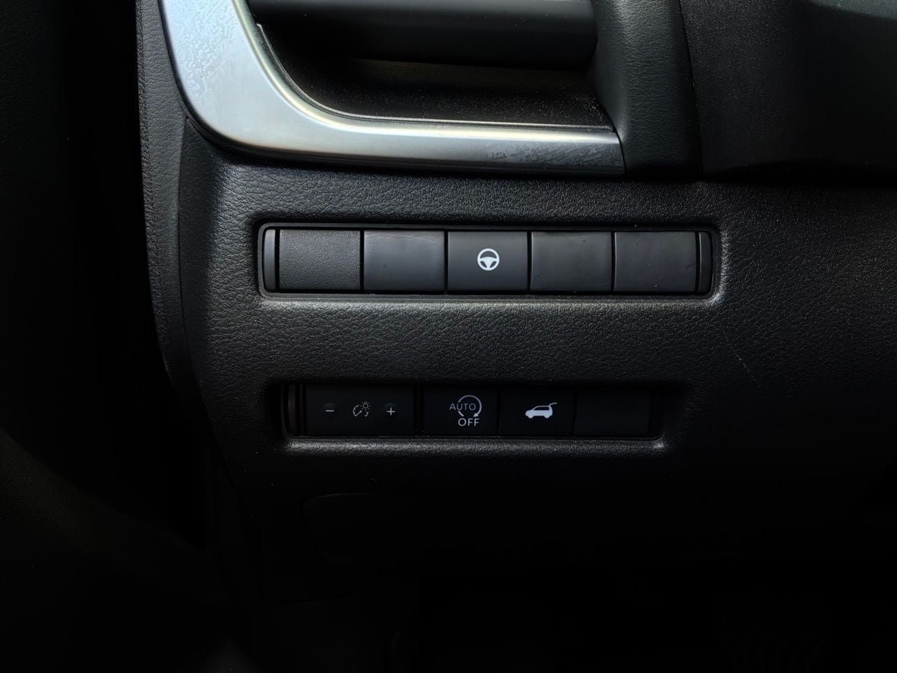 Used 2025 Nissan Rogue SV AWD/4WD image 25