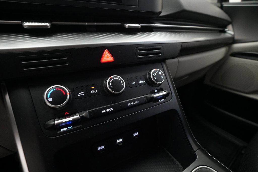 Certified 2024 Kia Carnival LX image 21