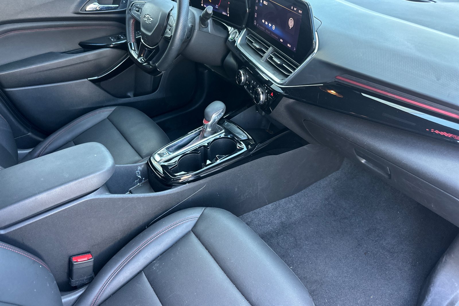 Used 2024 Chevrolet Trax RS w/ Driver Confidence Package FWD image 19