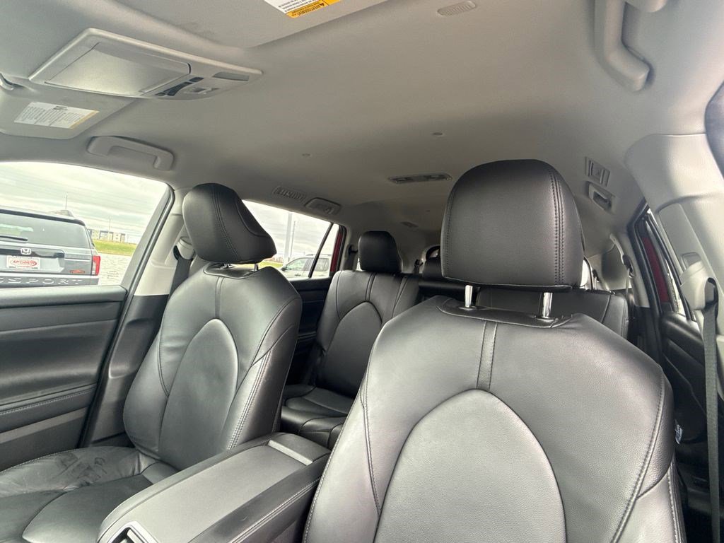 Used 2022 Toyota Highlander LE image 21