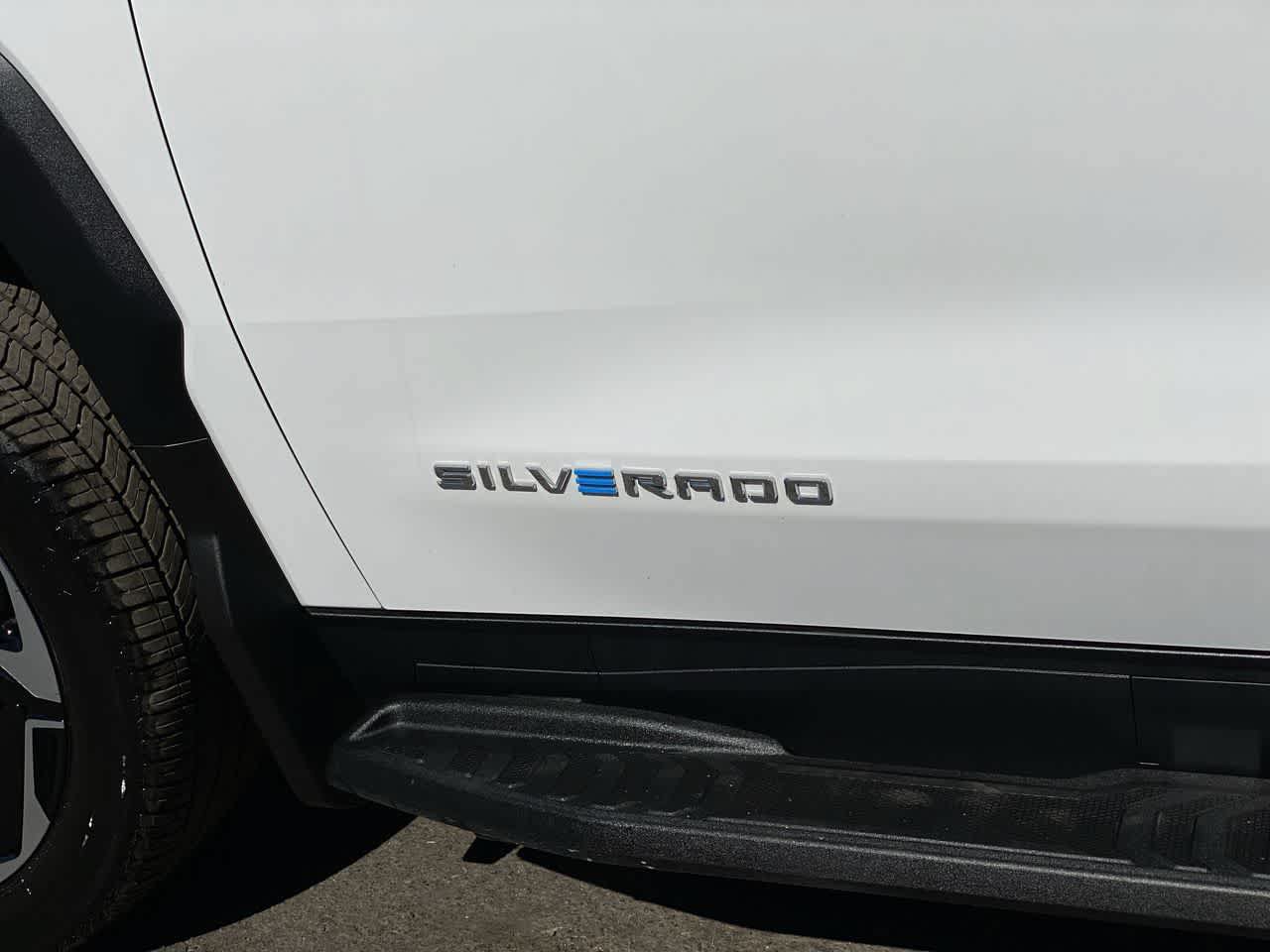 Used 2026 Chevrolet Silverado EV LT AWD/4WD image 10