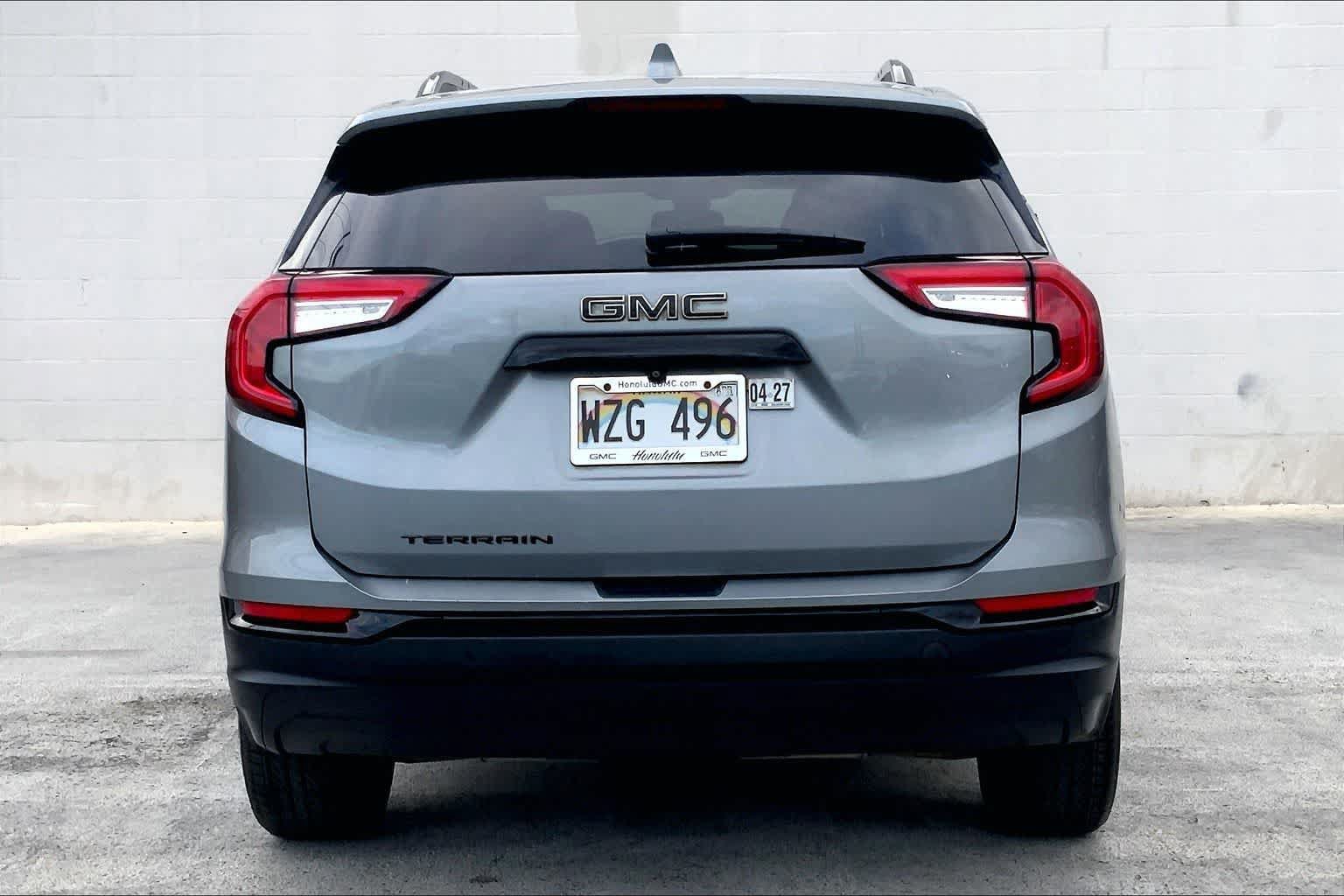 Used 2023 GMC Terrain SLE w/ Driver Convenience Package FWD image 5