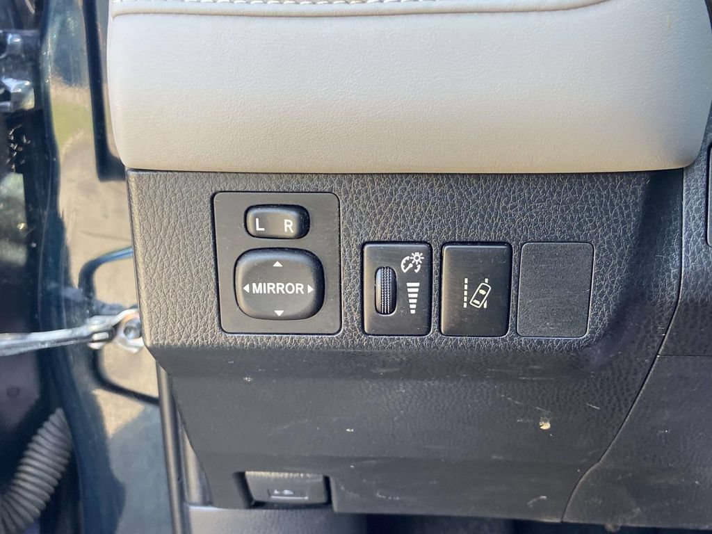 Used 2017 Toyota RAV4 Limited FWD image 27