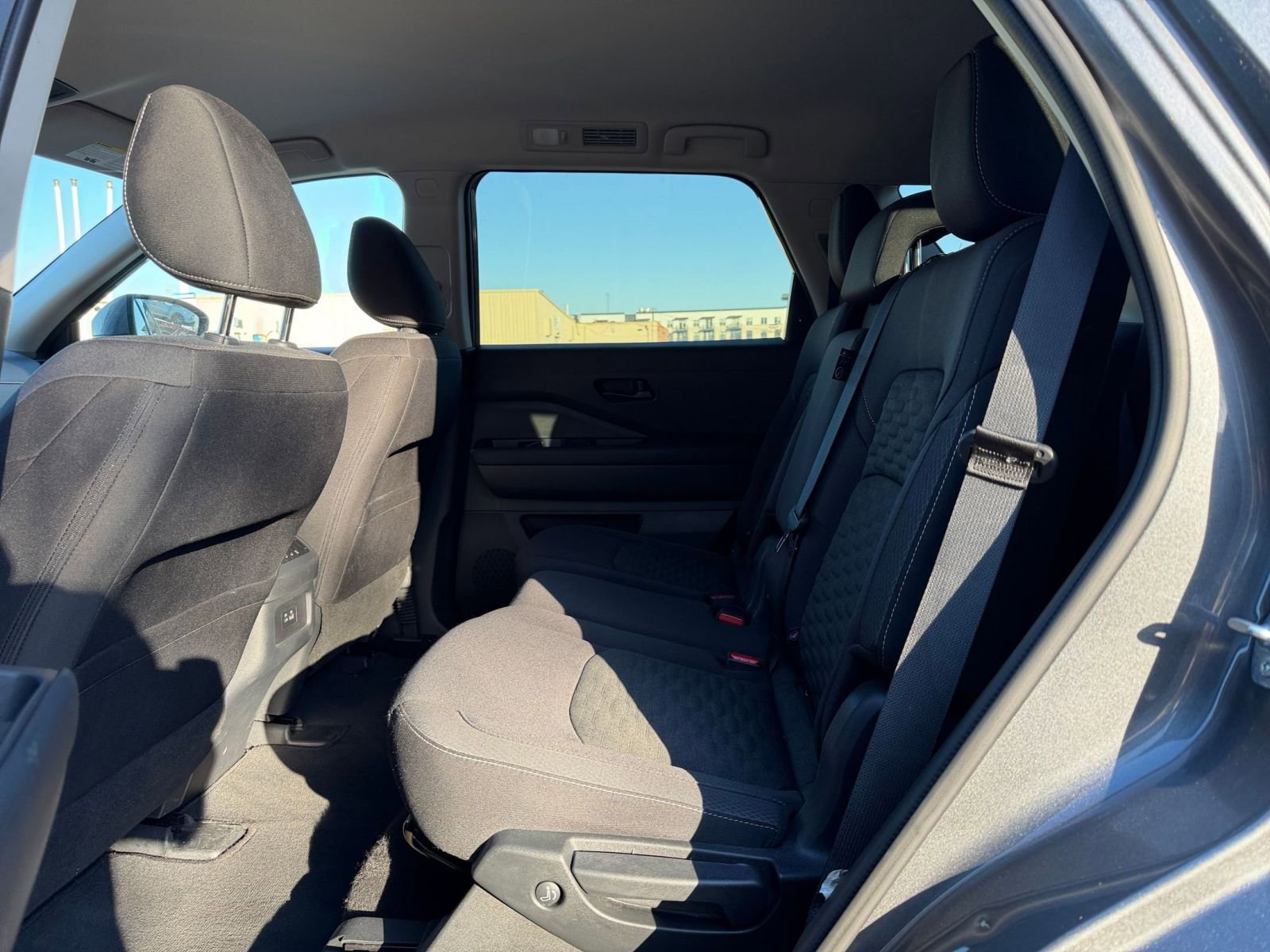 Used 2025 Nissan Pathfinder SV image 28